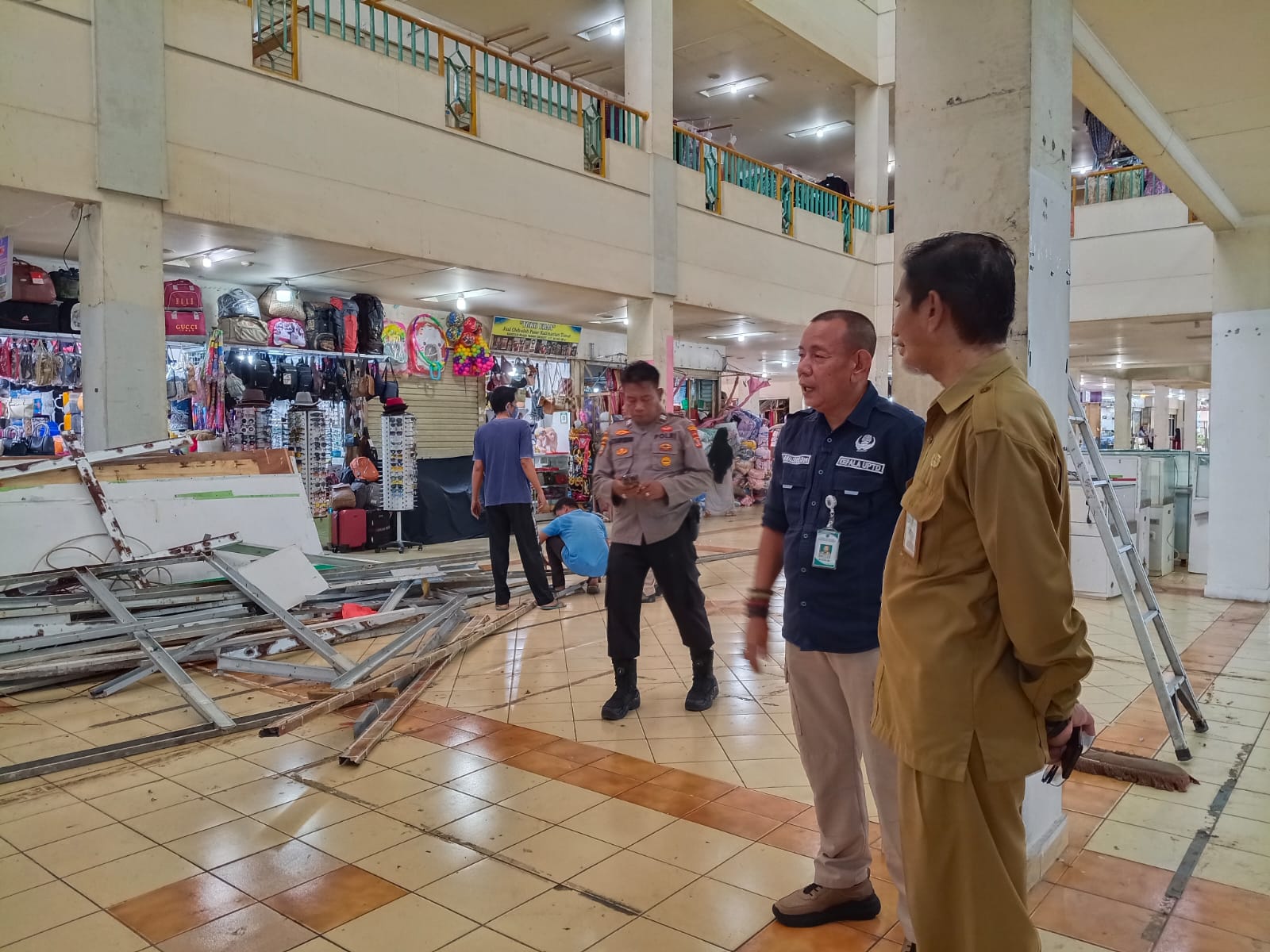 DIKOSONGKAN: Seluruh pedagang lapak di lantai 1 Kandilo Plaza mengosongkan tempatnya per 10 November 2025.