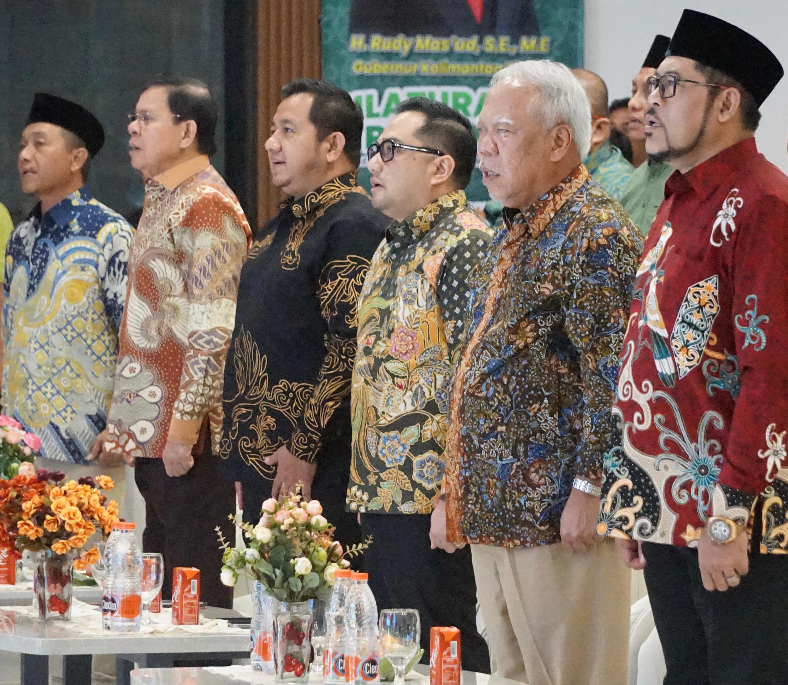 KOMITMEN: Basuki Hadimuljono (kedua kanan) bersama Rifqinizami Karsayuda (ketiga kanan) dan Mudyat Noor, berkomitmen memajukan IKN.