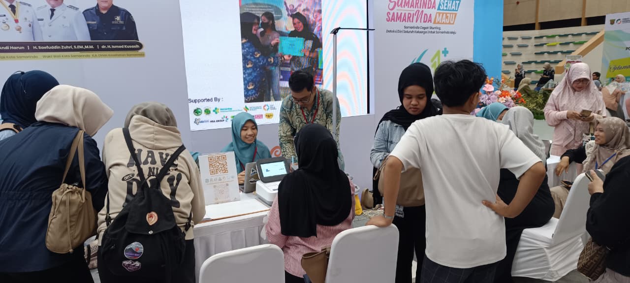 INTENS: Cek kesehatan gratis yang dihelat lewat Pameran Kesehatan Samarinda 2025 turut menyadarkan masyarakat untuk bisa mengurangi angka tengkes (stunting).