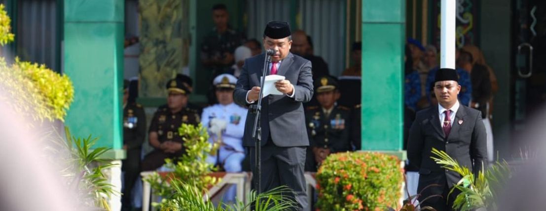 Agus Haris bertindak sebagai pembina upacara pada peringatan Hari Pahlawan di halaman Makodim 0908/BTG. (FOTO ADIEL KUNDHARA/KP)