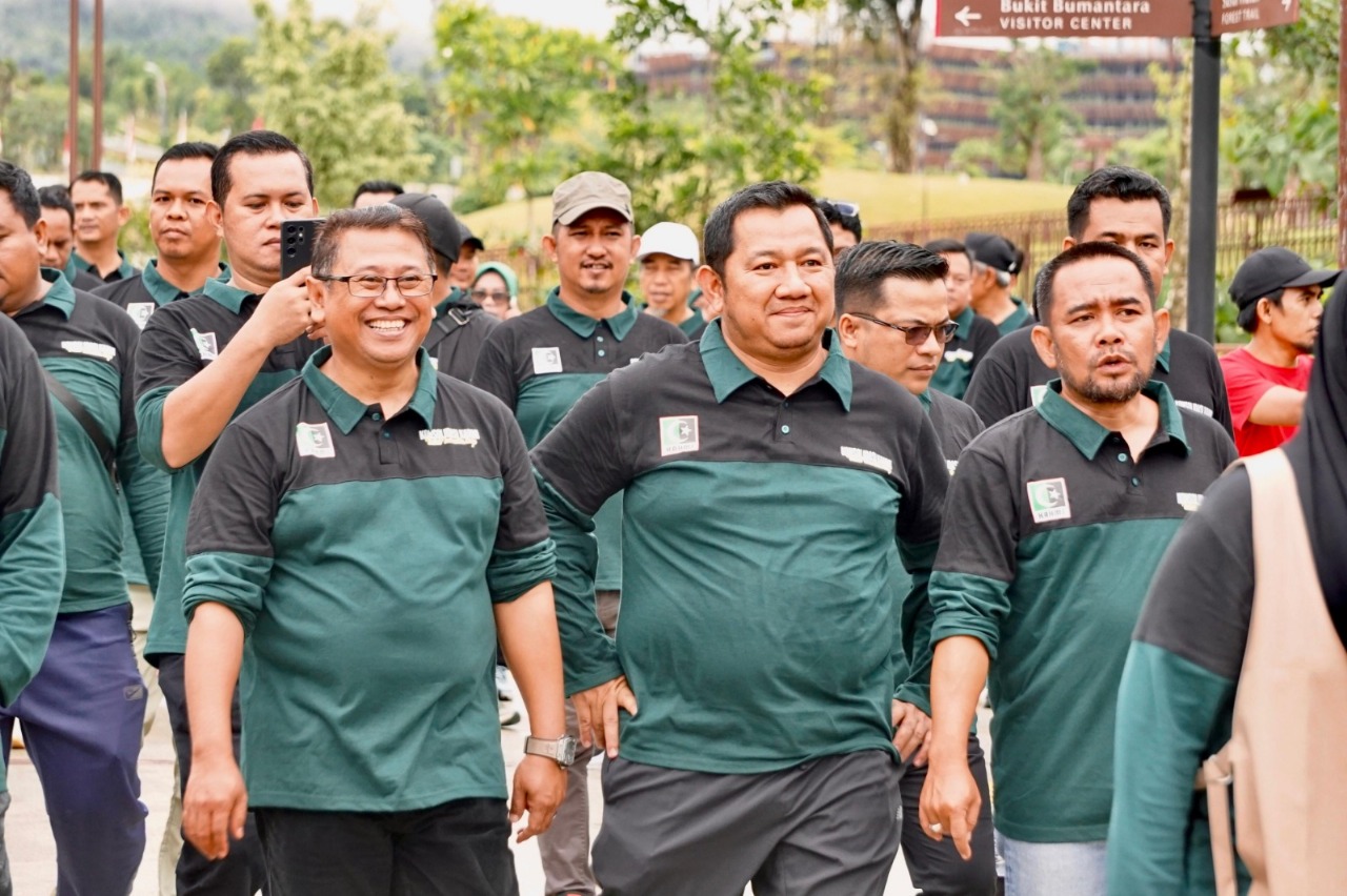 BERKELANJUTAN: Bupati PPU Mudyat Noor (tengah) mendukung upaya KAHMI dalam membangun lingkungan hidup berkelanjutan di IKN.
