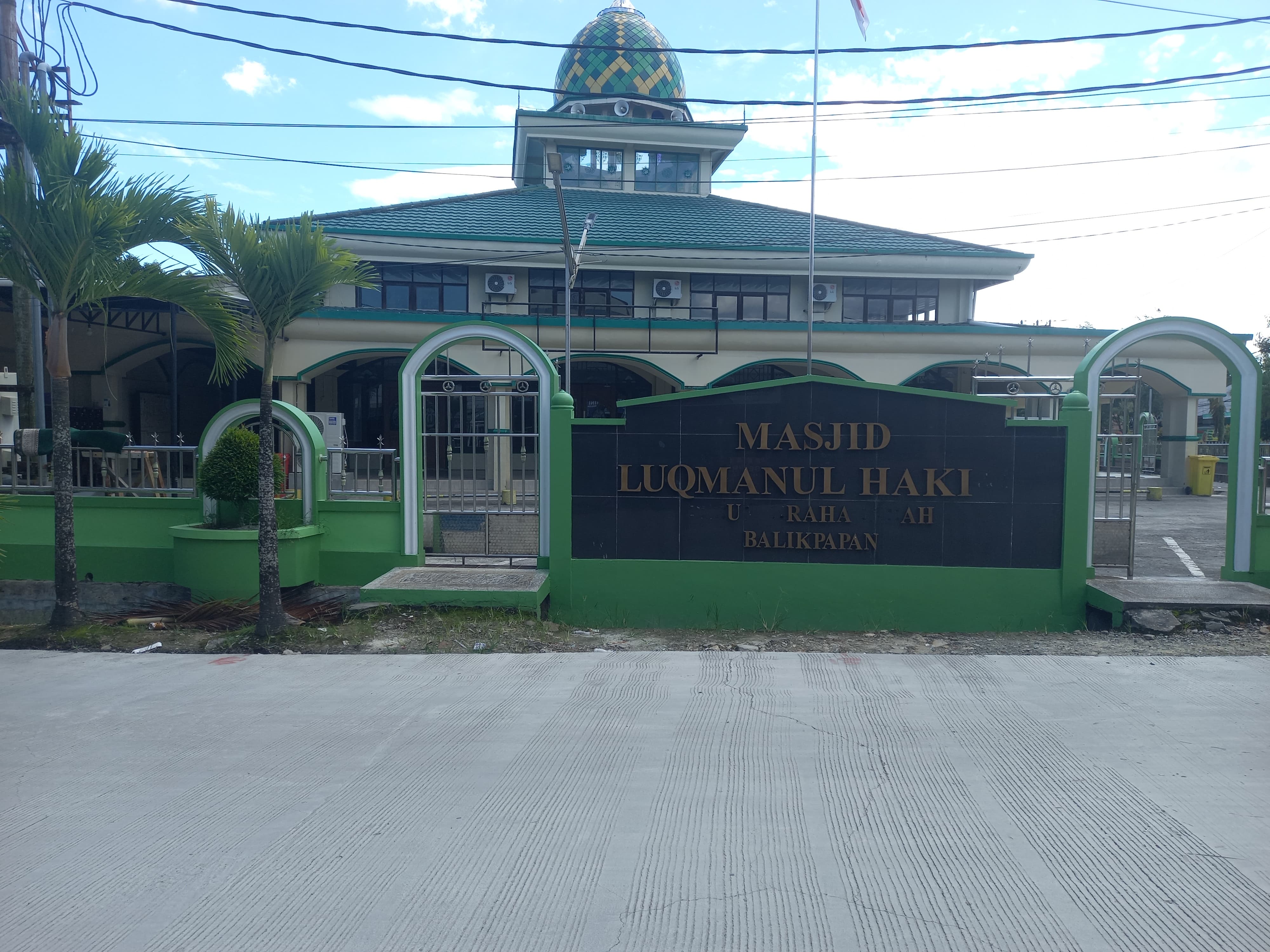 Pengurus Masjid Jami Luqmanul Hakim mengusung tempat ibadah yang memperhatikan kelestarian lingkungan.   &nbsp;