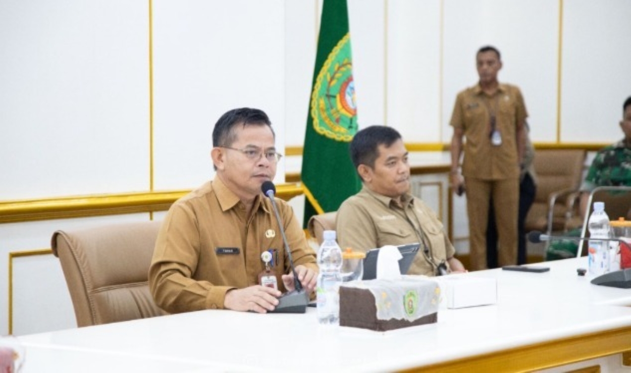 RAKOR: Sekda PPU, Tohar memimpin rakor terkait percepatan pembangunan gerai Koperasi Merah Putih.