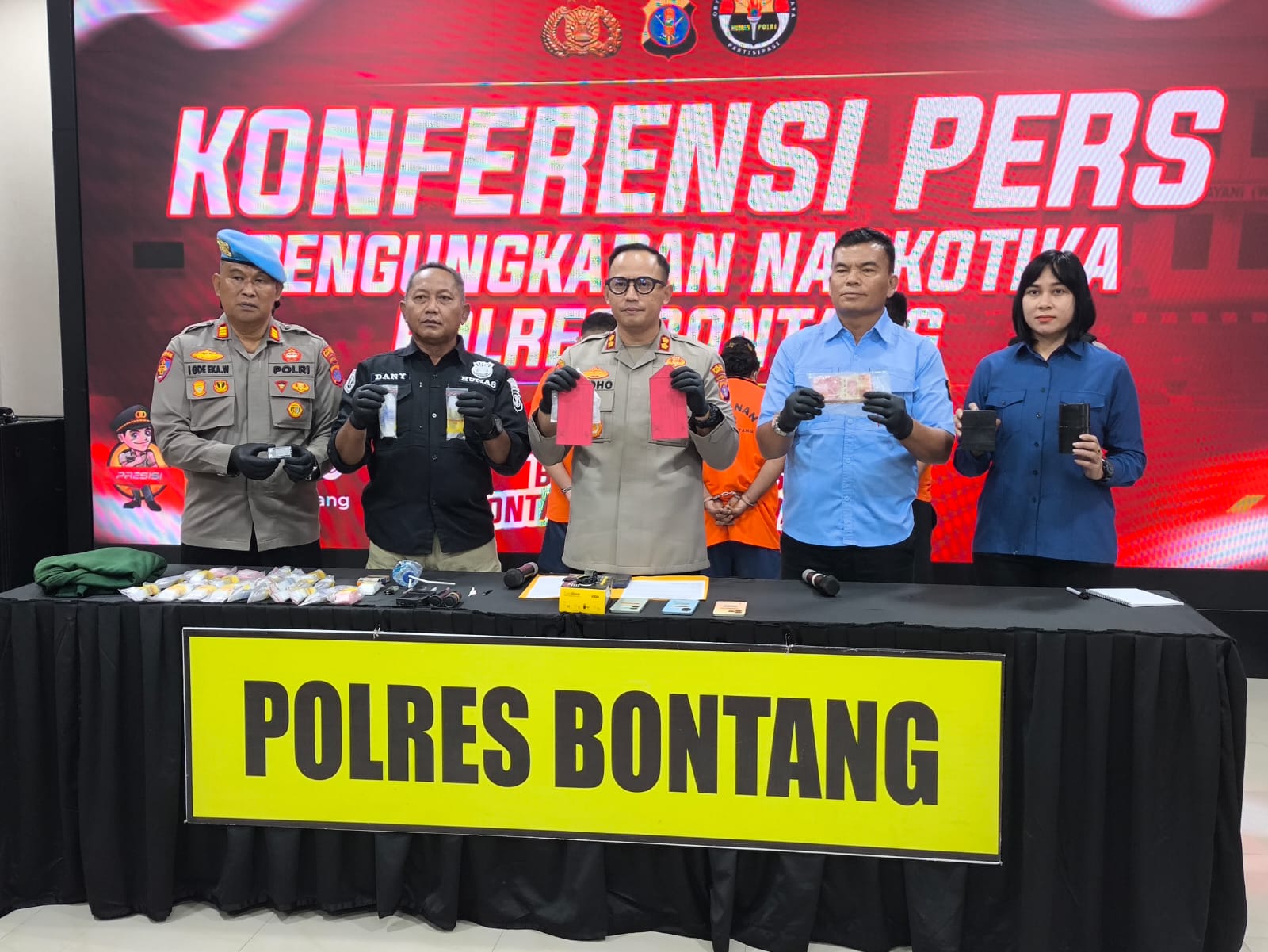 BARANG BUKTI: Tiga kasus peredaran narkoba jenis sabu berhasil digagalkan oleh Satresnarkoba Polres Bontang. (ADIEL KUNDHARA/KP)