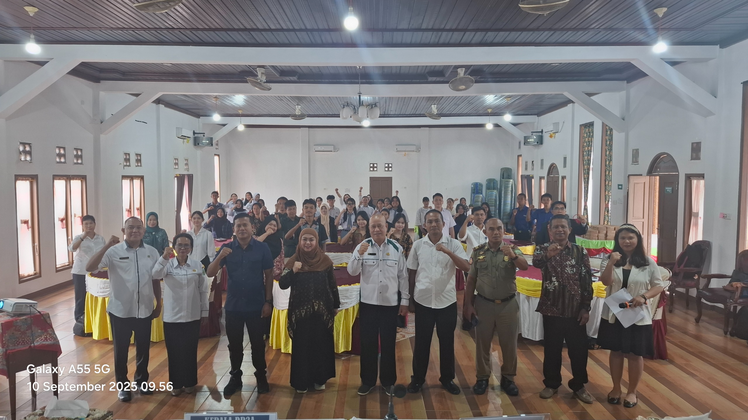 PENCEGAHAN: Kepala Bidang PPPKA DP3A Kaltim Junainah (keempat kiri) dalam kegiatan Pencegahan Dampak Anak Terpapar Narkoba di Kubar.