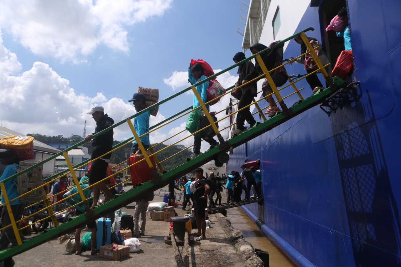 Aktivitas transportasi laut Kaltim mengalami perlambatan karena berkurangnya aktivitas di pelabuhan utama di Balikpapan. Tapi Pelabuhan Samarinda justru naik 1,08 persen.