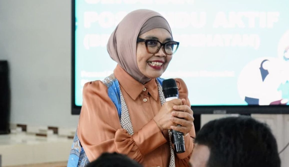 SAMPAIKAN PESAN: Wali Kota Bontang Neni Moerniaeni menghadiri kegiatan Posyandu Aktif dalam rangka memperingati Hari Kesehatan Nasional ke-61. FOTO: ADIEL KUNDHARA/KP