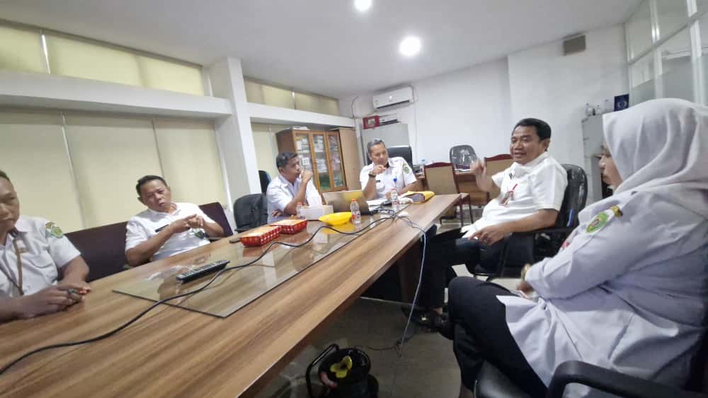 Rozihan Azward (dua kanan) meyakini sinergi antara pemerintah daerah, pemerintah provinsi, dan masyarakat nelayan sangat penting dalam menjaga keberlanjutan sektor kelautan.