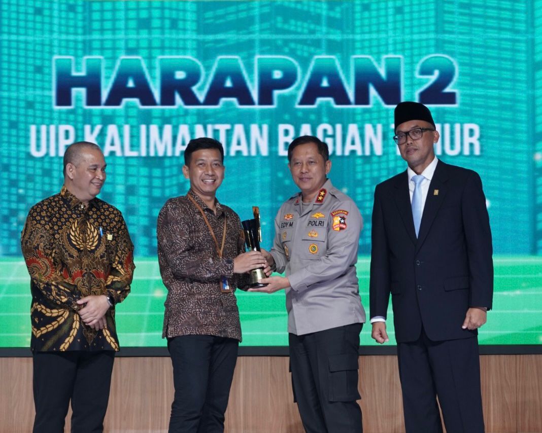 BIKIN BANGGA: PLN UIP KLT sukses meraih dua penghargaan nasional, yakni Juara Harapan 2 untuk kategori Video Implementasi PS4 Satpam dan Favorit 5 untuk Foto Aksi Heroik Satpam.