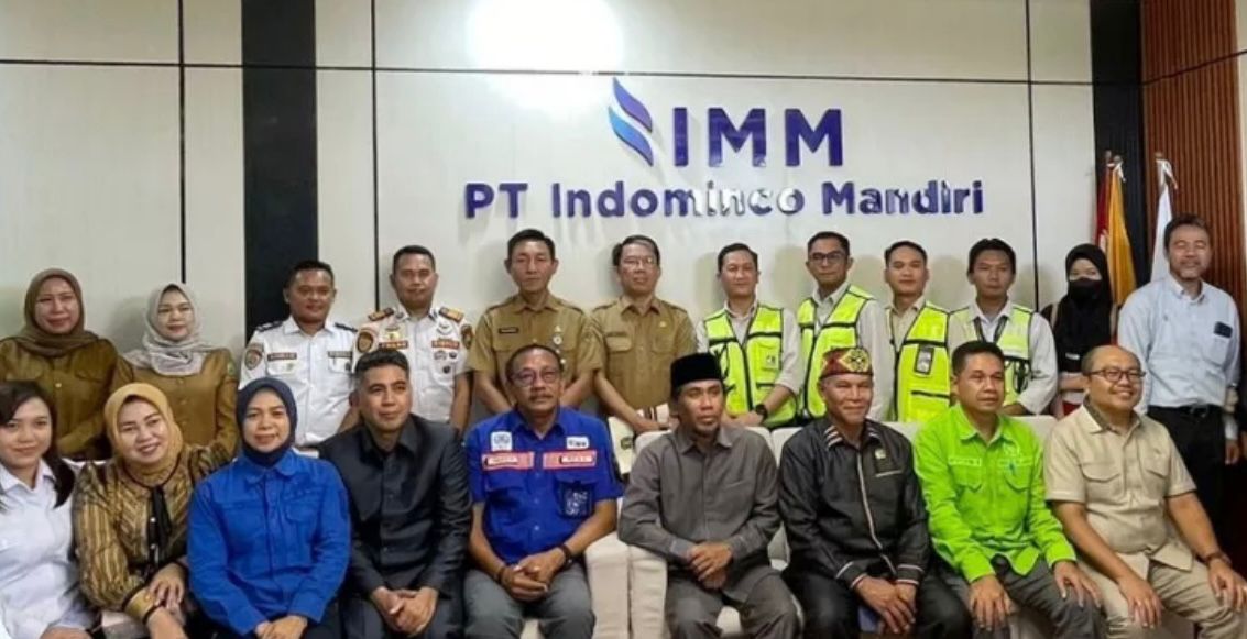 Ketua DPRD Kutim Jimmi bersama sejumlah anggota dewan saat melakukan sosialisasi di PT Indominco Mandiri.
