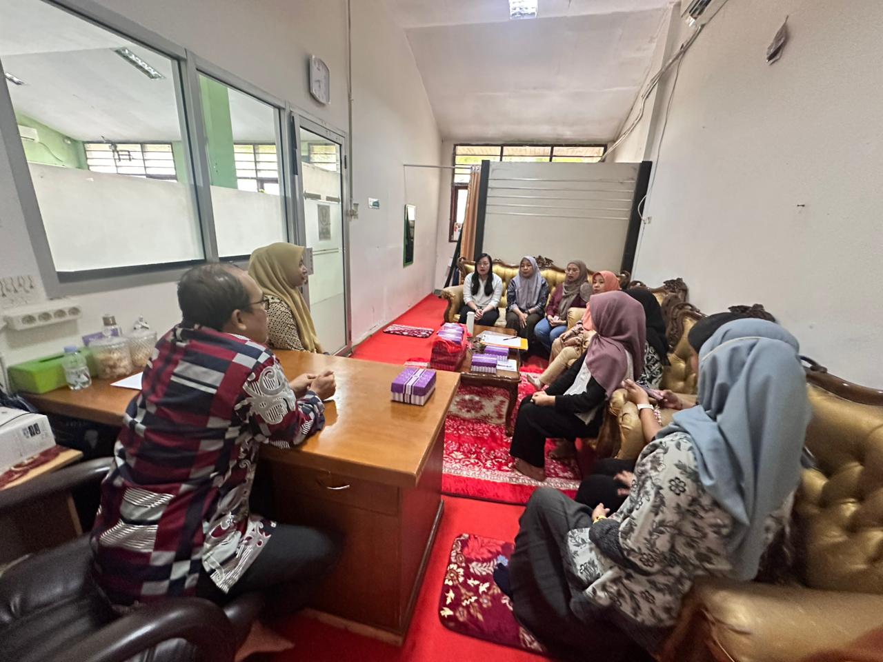 PEMAPARAN: Pihak SCP memaparkan langkah perbaikan kebocoran limbah IPAL kepada DLH Kota Samarinda, Kamis (13/11).