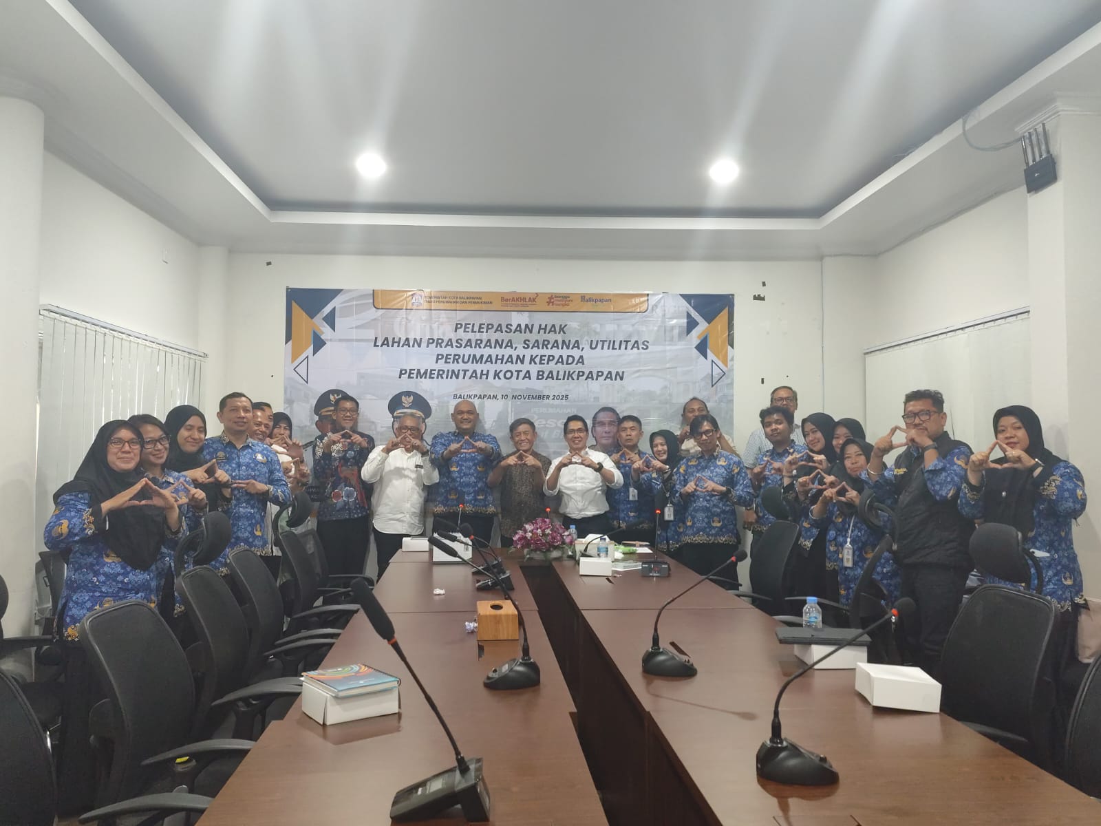 Sinergi antara pengembang, warga, dan pemerintah di lingkungan perumahan diharapkan mempercepat pemerataan pembangunan dan pelayanan publik di wilayah tersebut.