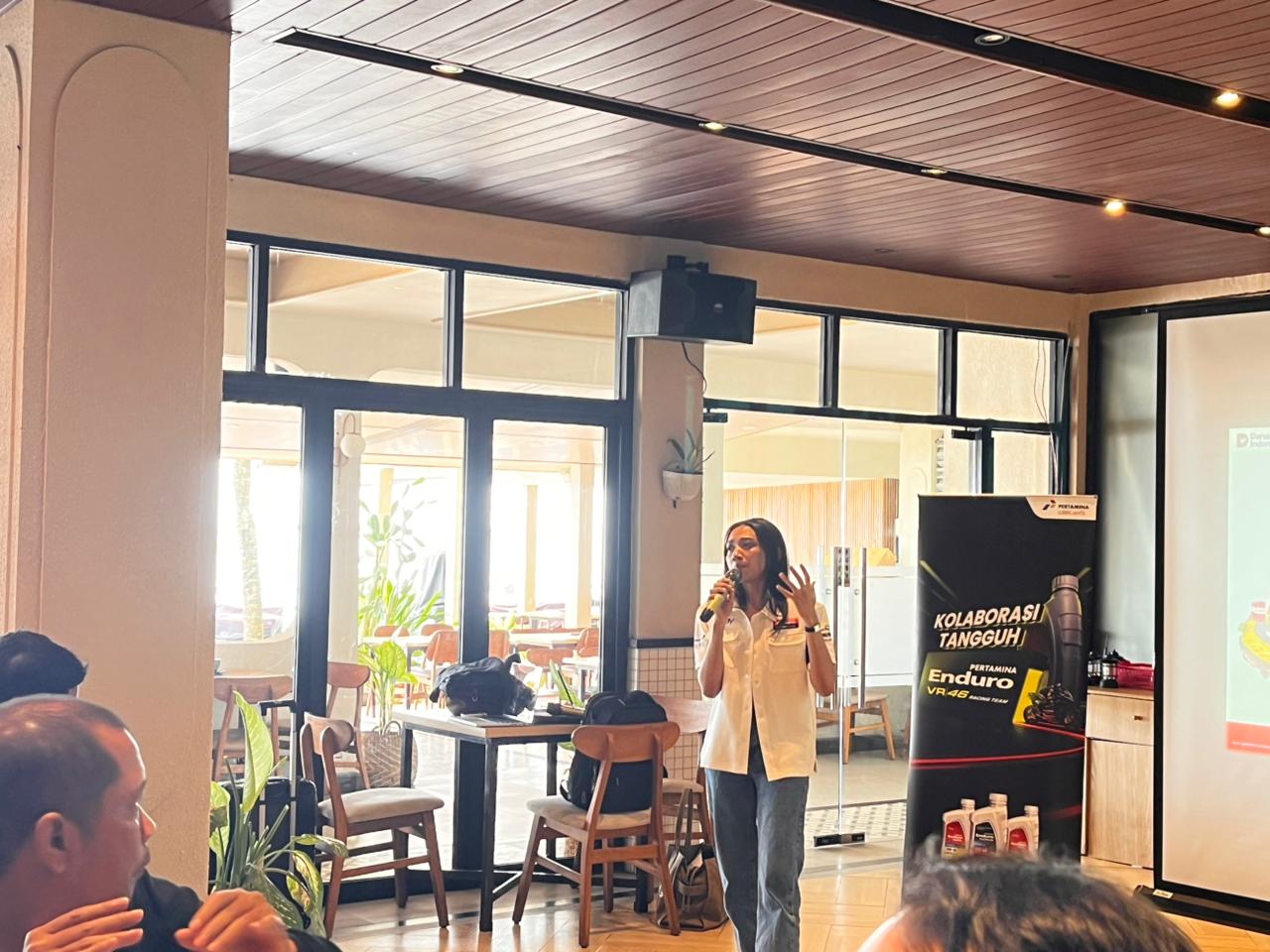 TAMBAH ILMU: LubriTalk; Ngobrol Oli Bareng Pertamina Lubricants di Balikpapan, Selasa (11/11). Media lokal dapat pemahaman mendalam seputar bahaya dan cara mengenali pelumas palsu.