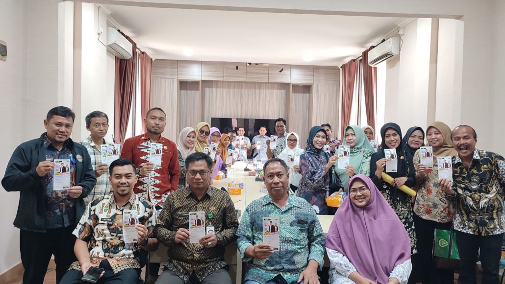 AYO MANFAATKAN BEASISWA: Tim MBI Universitas Mulia sosialisasikan Program Beasiswa Gratispol di Kantor Kecamatan Penajam, PPU, Kamis (13/11), melibatkan 19 lurah dan 4 kepala desa di Kecamatan Penajam