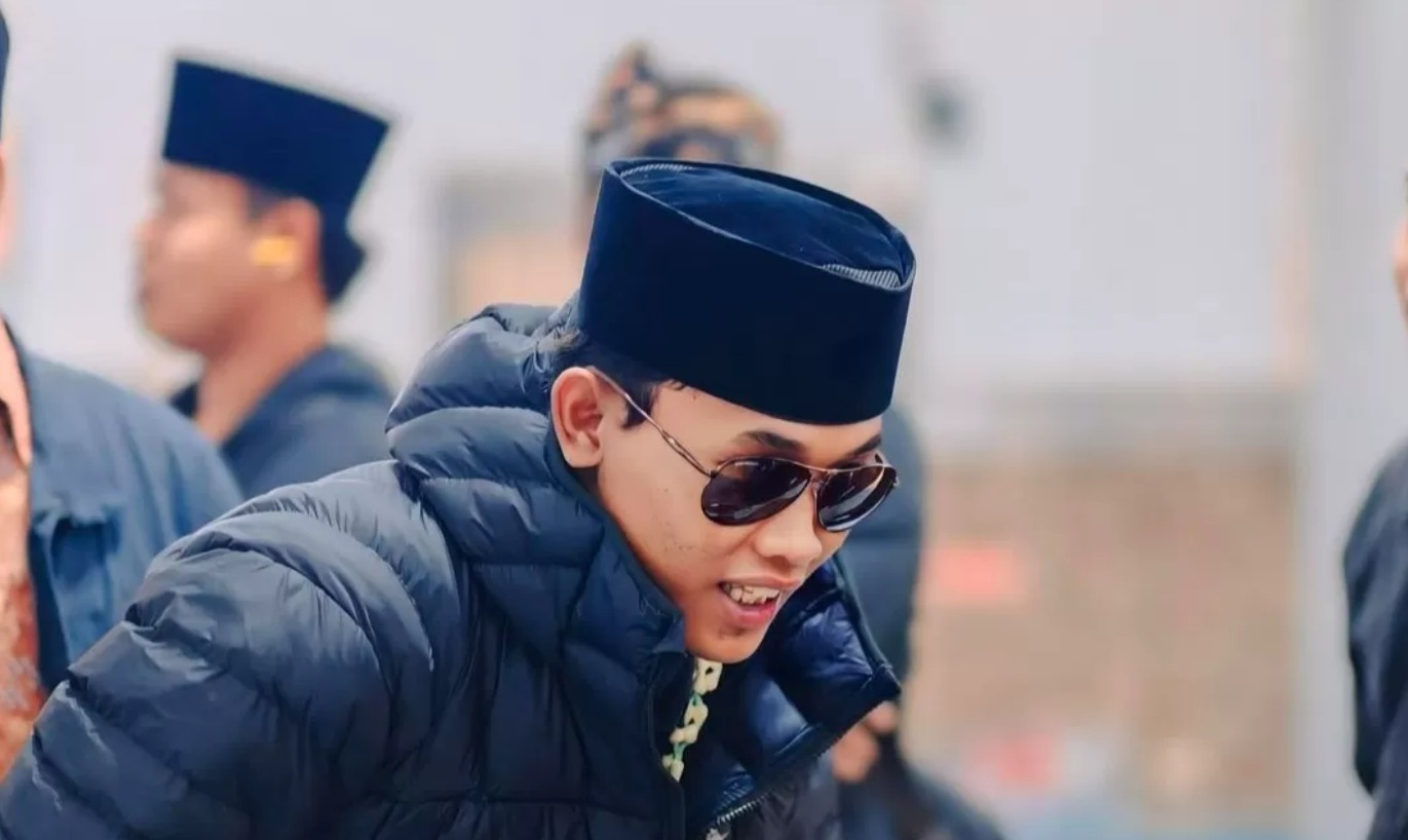 Nama Gus Elham makin disorot setelah video viral. Dari keluarga pendakwah hingga kiprahnya di Kediri.