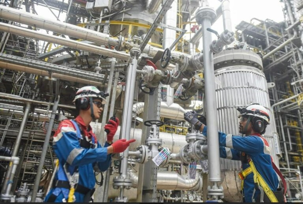 RFCC: Kompleks Unit RFCC berperan sentral dalam upaya modernisasi kilang. Fasilitas ini dirancang untuk menggenjot produksi bahan bakar  standar emisi Euro V.