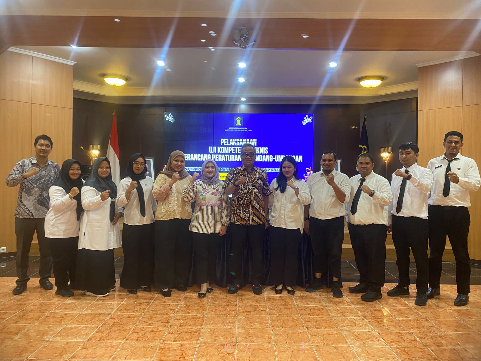 Suasana di sela Uji Kompetensi Teknis Jabatan Fungsional Perancang Peraturan Perundang-undangan di Aula Kanwil Kemenkum Kaltim.  &nbsp;