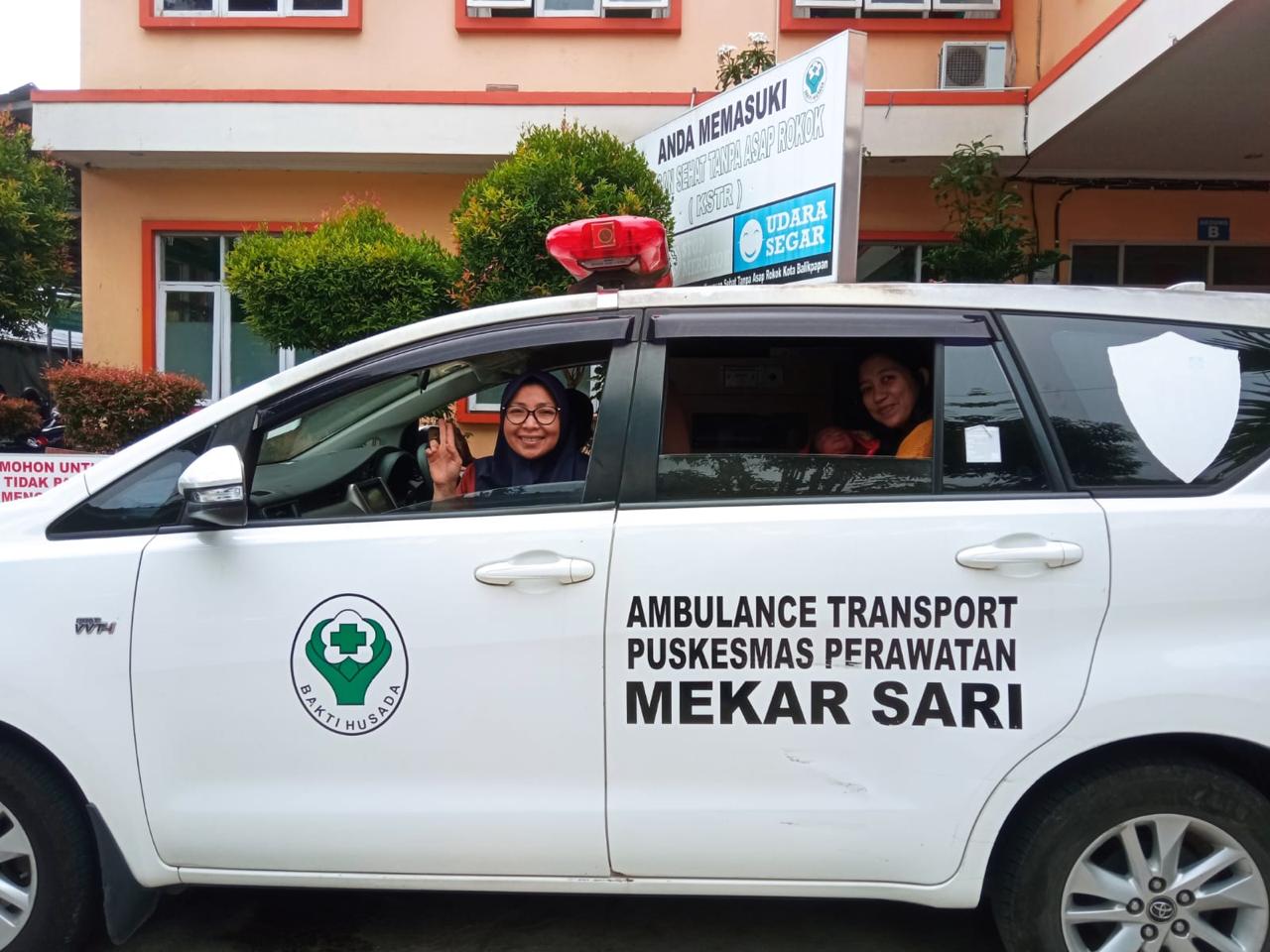 LAYANAN: Layanan antar jemput ibu hamil oleh UPTD Puskesmas Mekar Sari melalui inovasi Sayunara untuk memberikan pelayanan berkualitas kepada masyarakat.