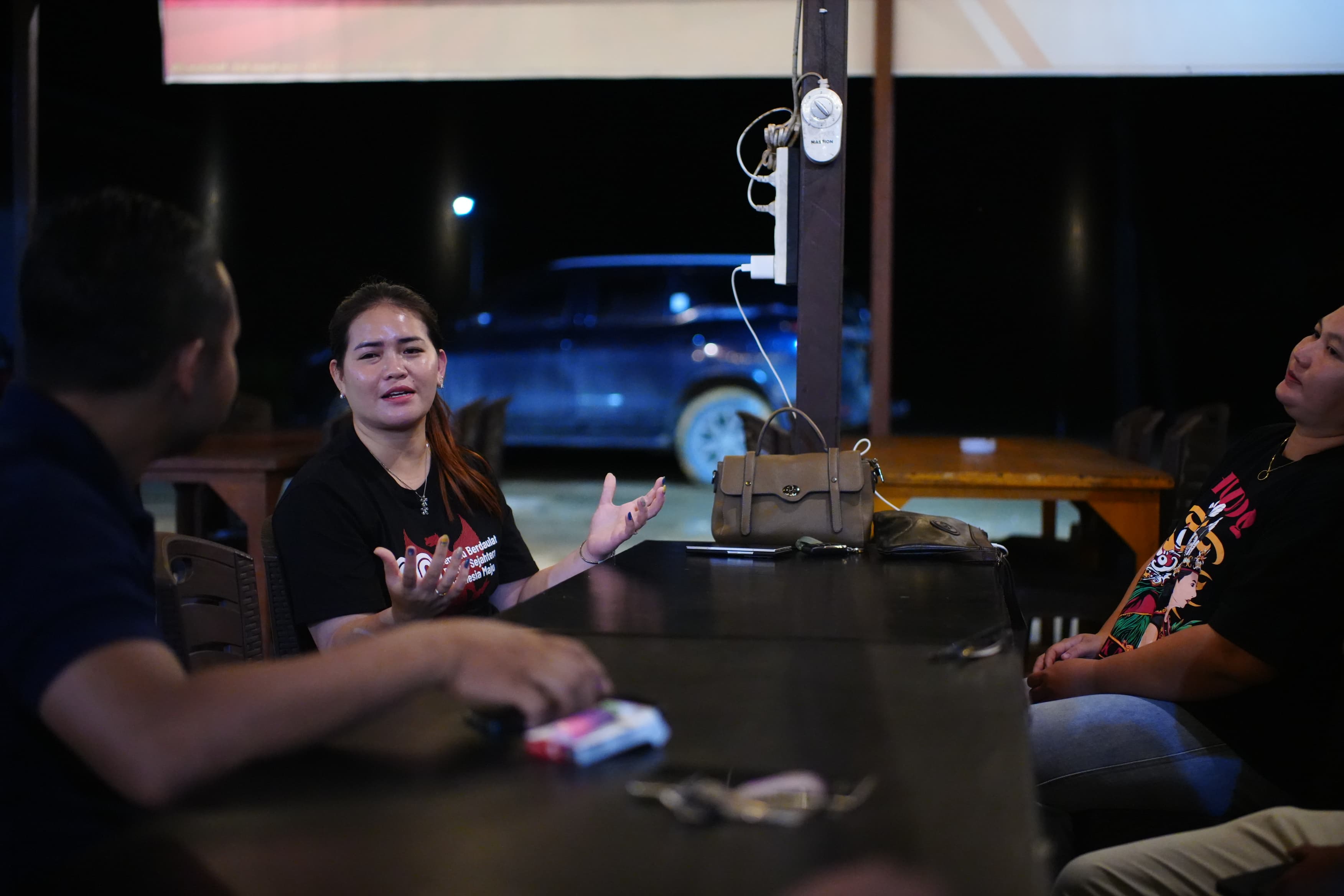 Devung Paran berbincang santai dengan awak media usai penunjukan dirinya sebagai ketua FAJI Mahulu baru-baru ini.