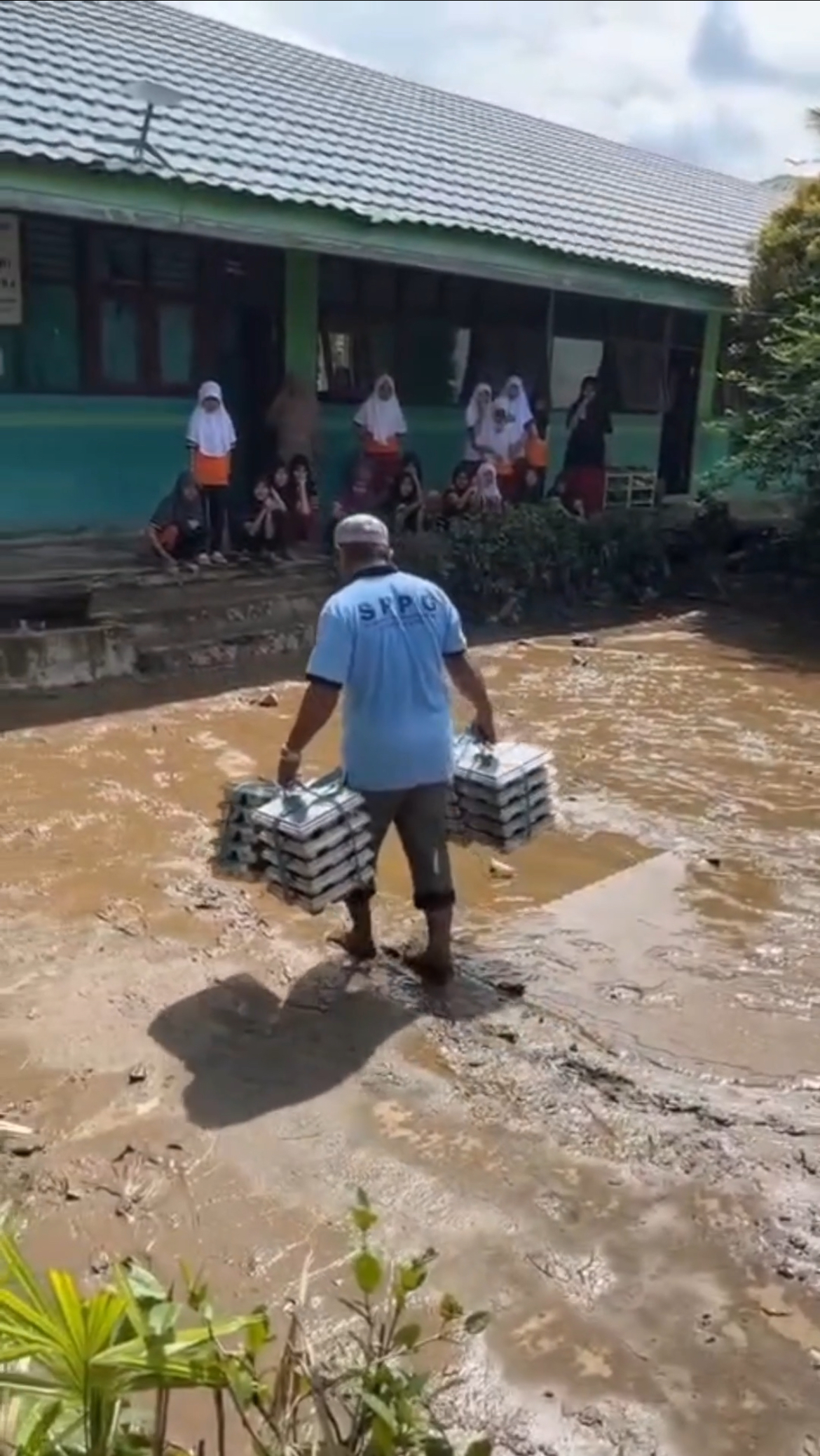 TOTALITAS: Distribusi jadi salah satu tantangan untuk para SPPG di tiap daerah di Indonesia.
