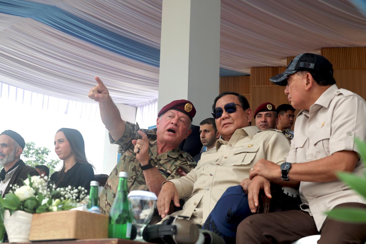 Presiden Prabowo Subianto dan Raja Yordania menyaksikan kolaborasi angkatan bersenjata.