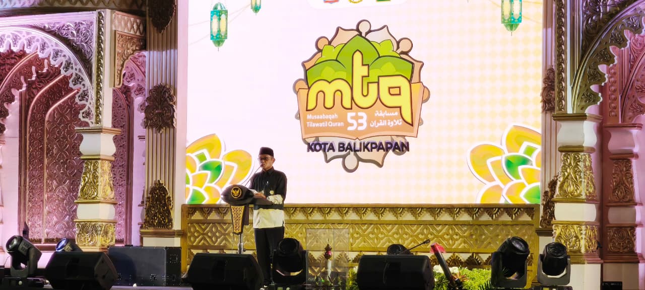 Camat Balikpapan Utara Umar Adi menyampaikan laporan pelaksanaan MTQ ke-53 tingkat Kota Balikpapan.