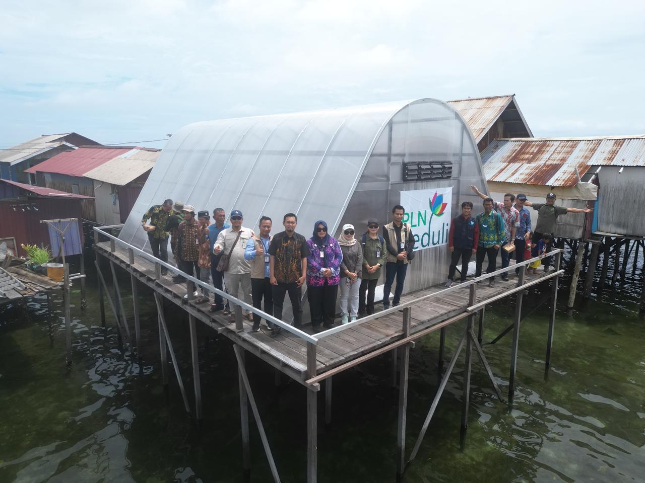DORONG PETANI: Fasilitas Solar Dryer Dome di Kampung Tihi-Tihi, Bontang. Pengering berbasis listrik, ikon program TJSL Electrifying Marine ini dorong peningkatan produktivitas rumput laut petani