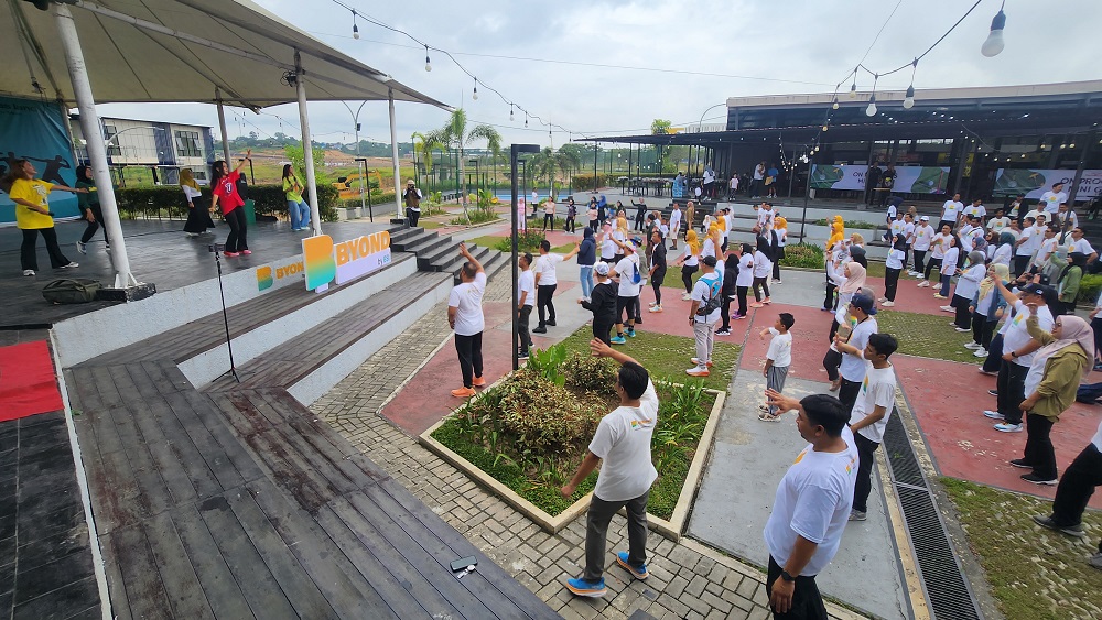 MISI: Zumba yang digelar BSI di Grandcity Food Center bukan hanya mengampanyekan hidup sehat namun juga mendorong perekonomian lokal.
