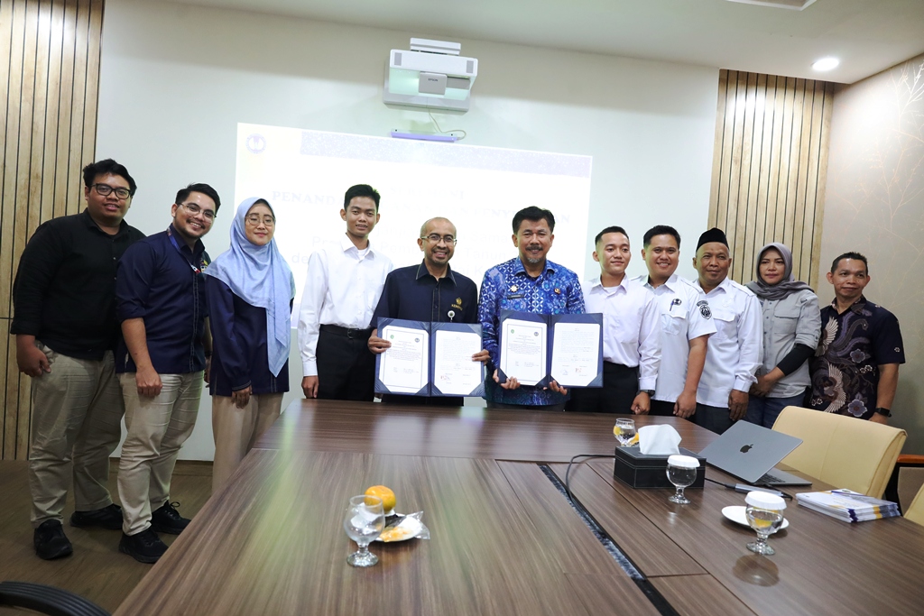 Sekkab Kukar Sunggono dan Wakil Direktur Bidang Keuangan Umum PKN STAN Media menandatangani perjanjian kerja sama bidang penguatan SDM Kukar.  &nbsp;  &nbsp;