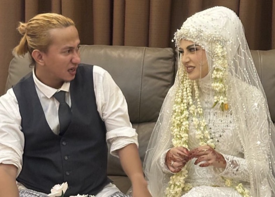 Model Helwa Bachmid mengungkap kisah rumah tangganya dengan Habib Bahar bin Smith, sesuatu yang ia pendam selama setahun penuh.