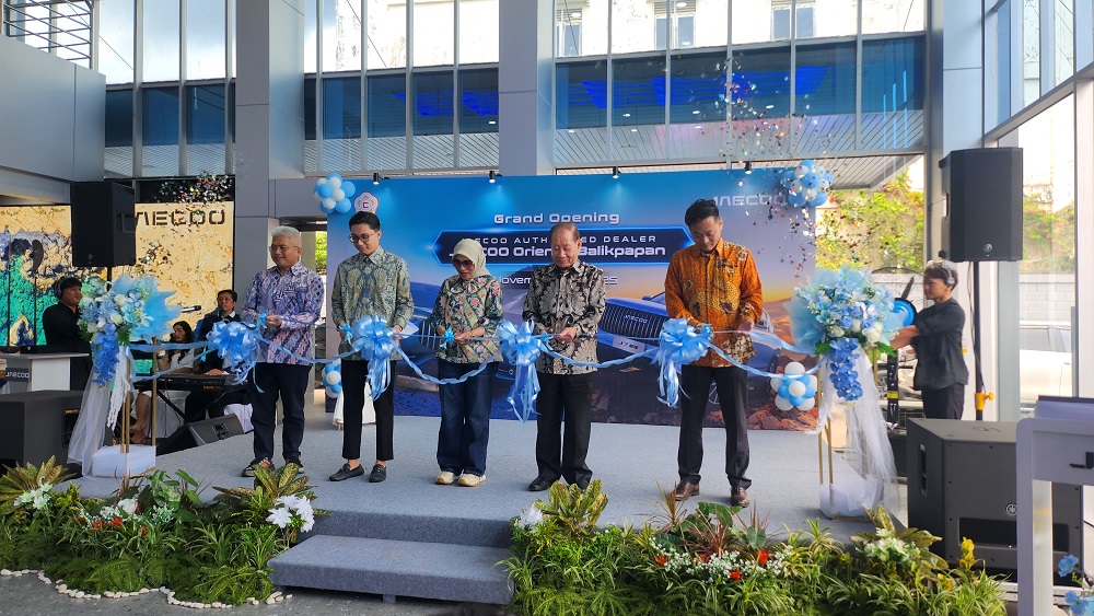 EKSPANSI: Manajemen JAECOO resmi membuka dealer ke-15 secara nasional di Balikpapan, bekerja sama dengan Oriental Group.