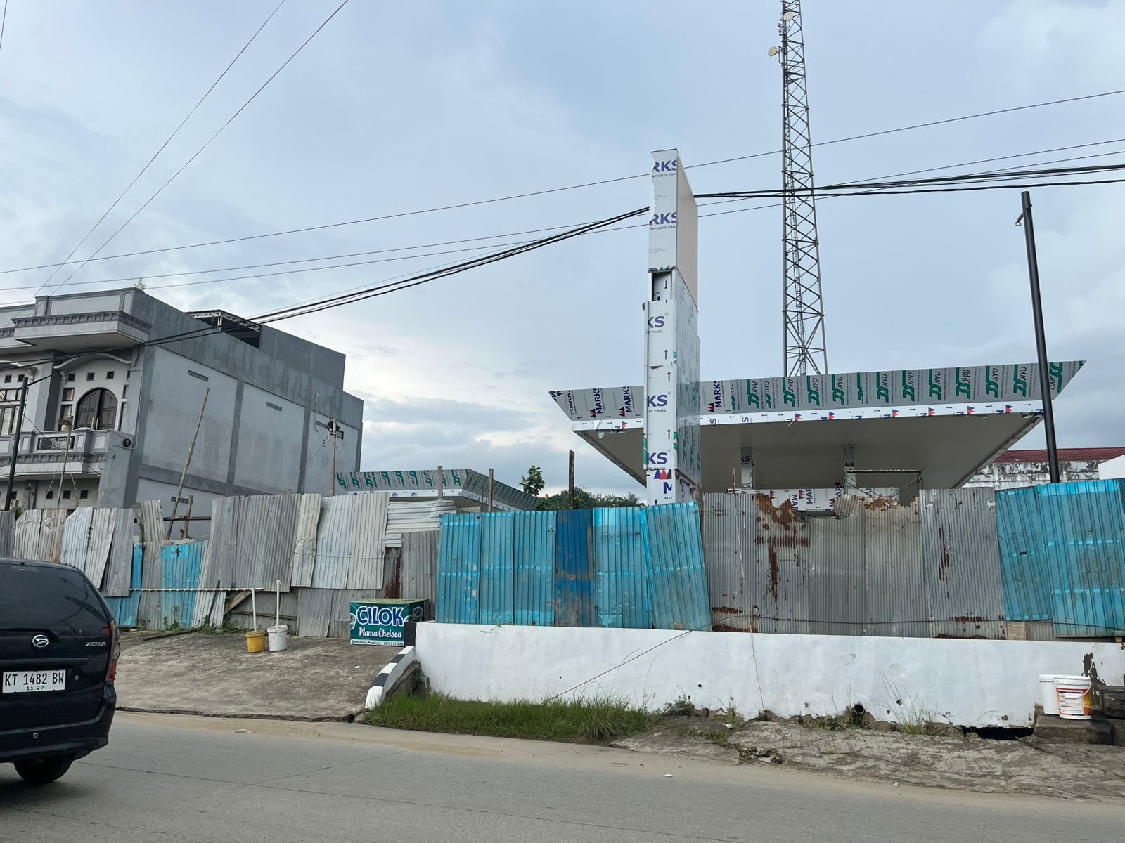 BARU: Salah satu bangunan rencana SPBU di Jalan Gerilya Kecamatan Sungai Kunjang, disebut Dishub aman dari potensi gangguan lalulintas meski berada di persimpangan jalan Damanhuri.
