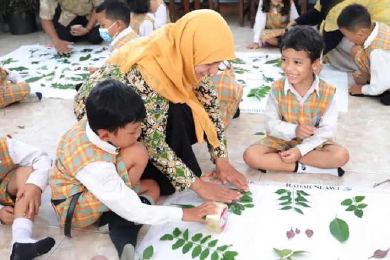 WASPADA: Fenomena gaji rendah pada guru swasta berpotensi menurunkan minat generasi muda yang berkualitas untuk menjadi guru.