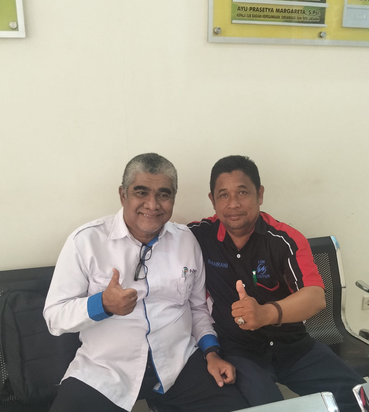 Bahrani (kanan) saksi tokoh adat Mentawir, Kecamatan Sepaku, PPU.