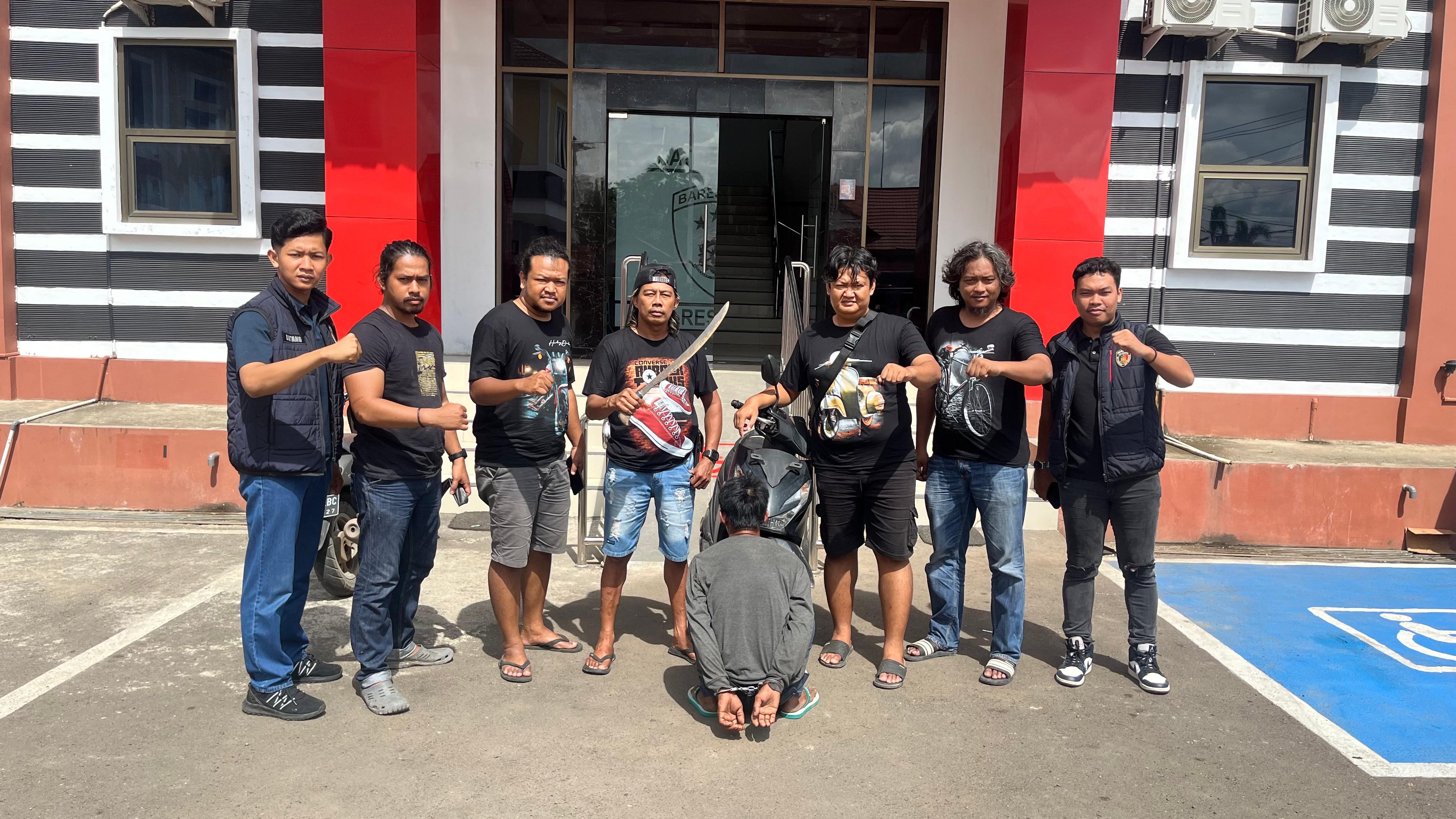 Polres Paser menangkap pelaku pembacokan terhadap dua pemuda.
