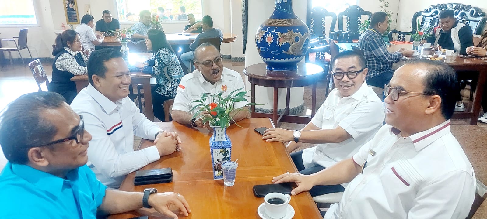 Ketua KONI Kaltim Rusdiansyah Aras meminta KONI Balikpapan menjalin hubungan intens dengan pemkot dalam membina atlet.