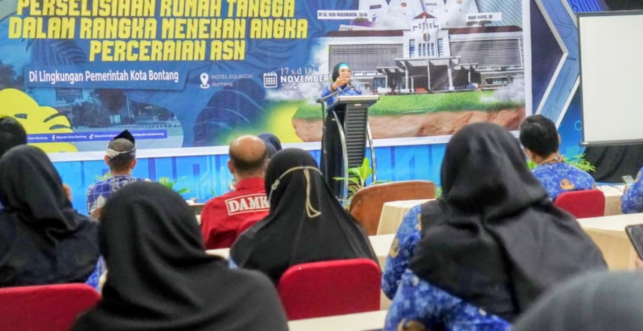 Neni Moerniaeni memberikan pandangan terkait keharmonisan keluarga di lingkup ASN. (FOTO ADIEL KUNDHARA/KP)