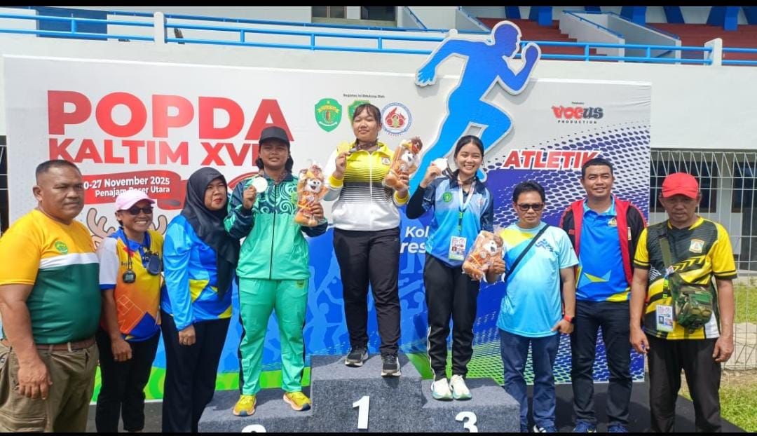 Nadine Sifa Rulli menyumbangkan emas di nomor lempar lembing di Lintasan Atletik Stadion Panglima Sentik, PPU, Senin (17/11).