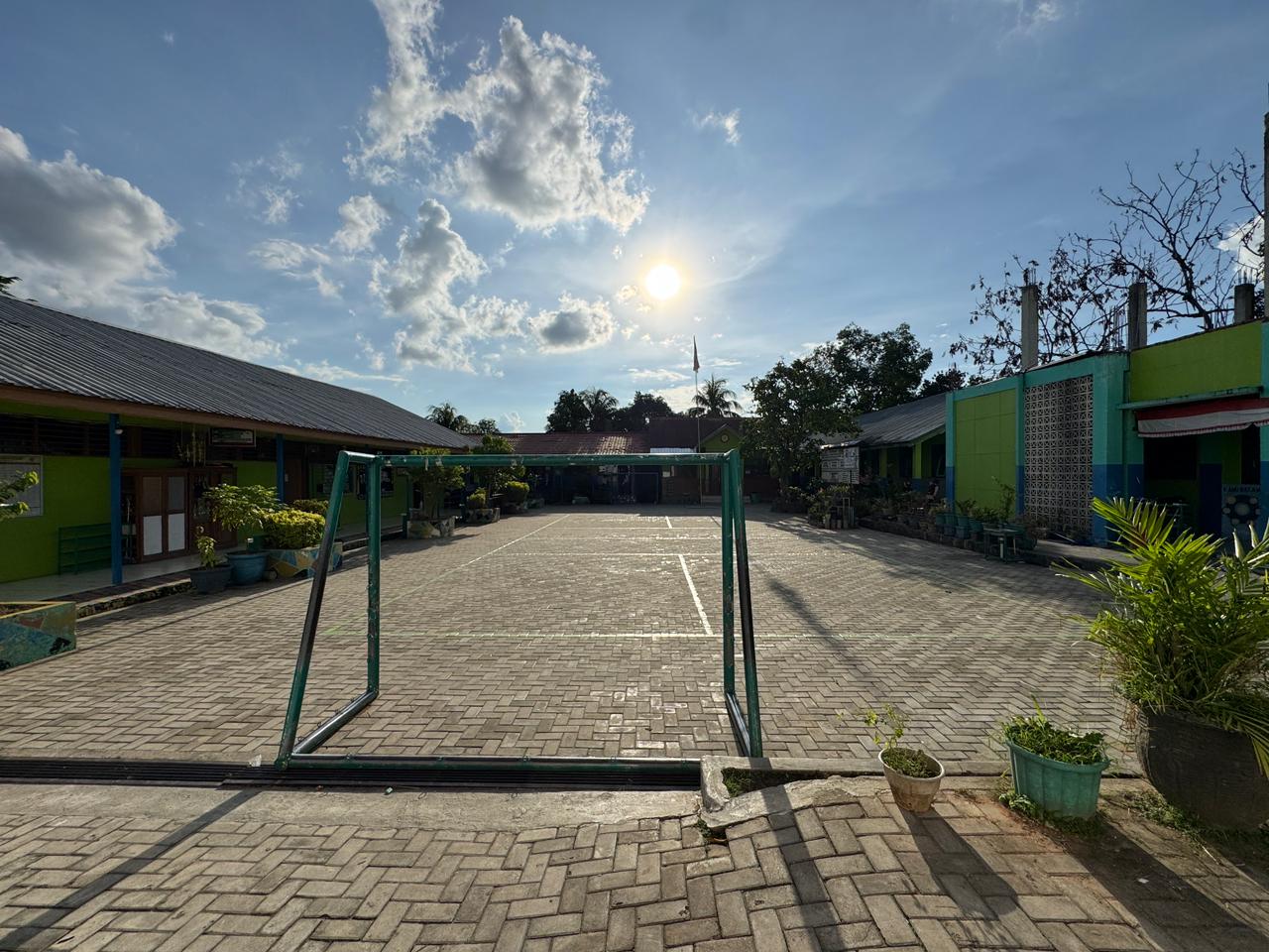 MENDESAK: Bangunan SMP 48 di Jalan Proklamasi Kecamatan Sungai Pinang tak lagi ideal untuk pengembangan sekolah.