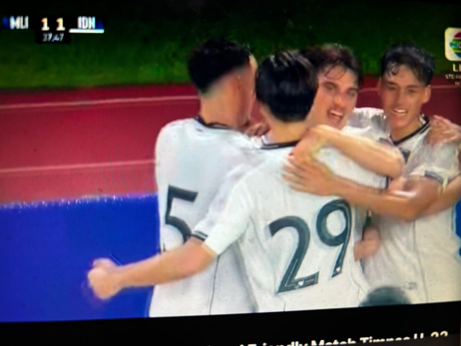 Mauro Ziljstra berselebrasi usai mencetak gol ke gawang Mali. (Foto: Tangkapan layar)