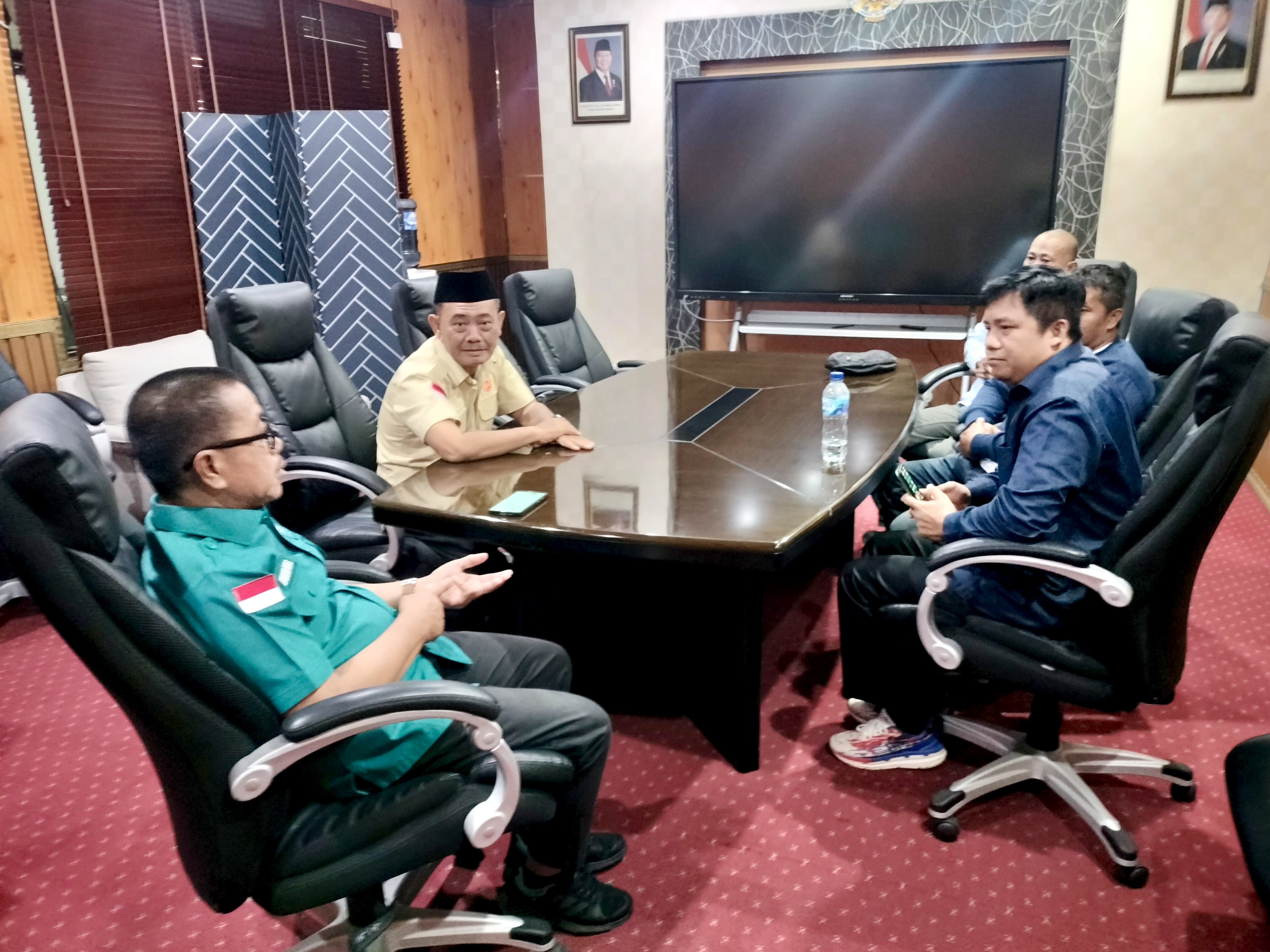 Ketua KONI Kaltim Rusdiansyah Aras menerima perwakilan cabor dari Mahakam Ulu.