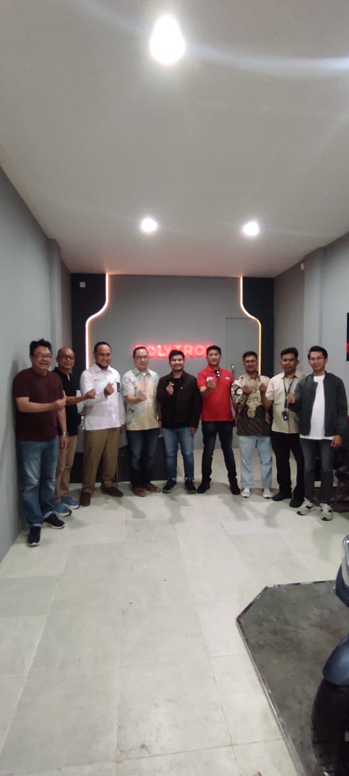 PT Super Sukses Motor baru saja malakukan grand opening dealer Polytron EV pertama mereka di Samarinda kegiatan meriah dan penuh semangat keakraban.