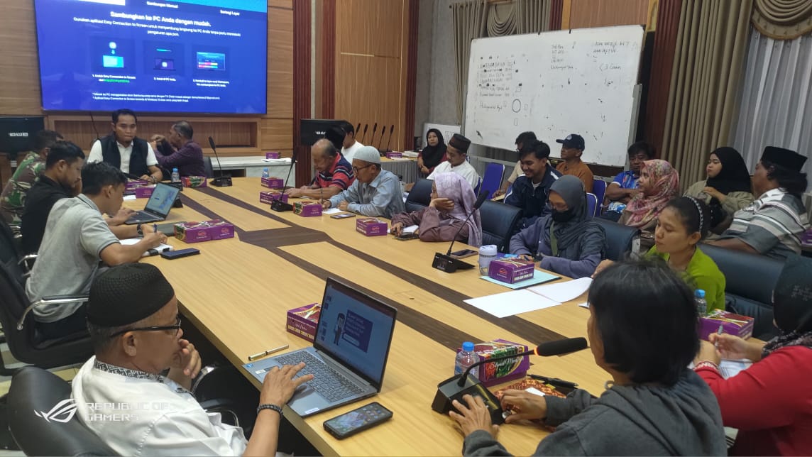 DENGARKAN REGULASI: Perwakilan dari 18 RT di Guntung yang menjalani pemilihan ketua RT mengikuti sosialisasi terkait mekanisme pada 30 November mendatang.