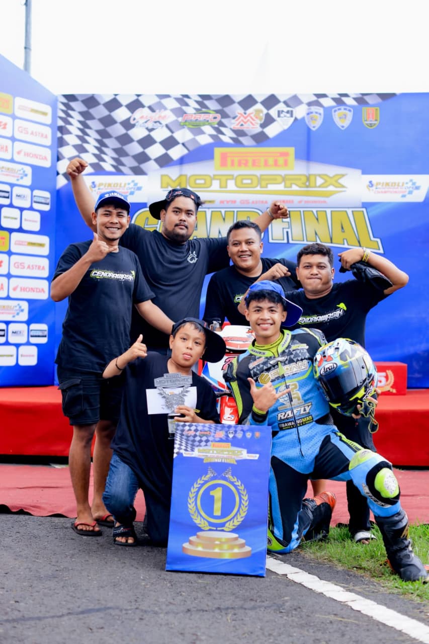 -PRESTASI. Tim pembalap Balikpapan, Cendrawasih 127, Gibran ketika berlaga dan meraih podium 1 dan 3.
