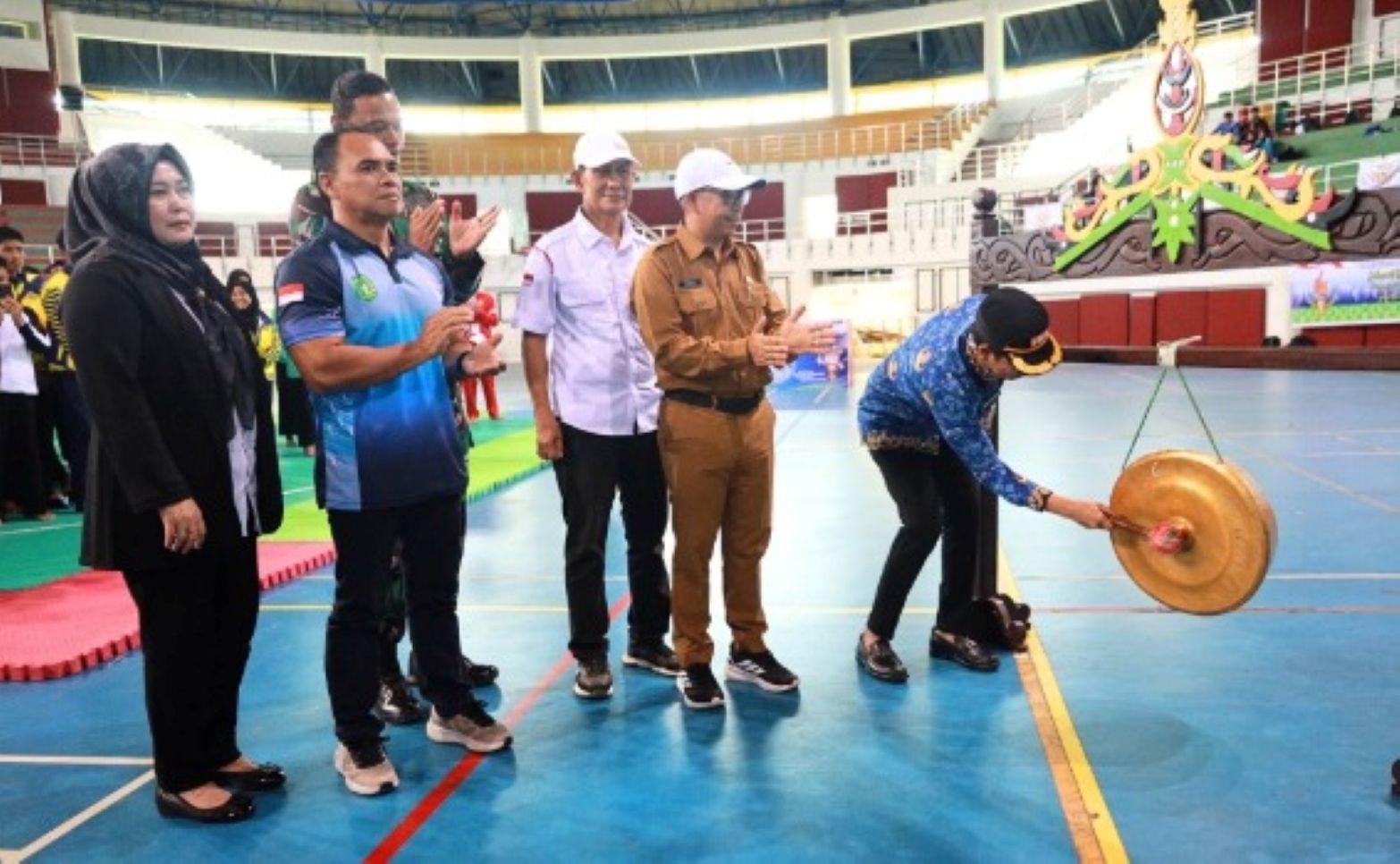 Wabup PPU, Abdul Waris Muin secara simbolis membuka cabang pencak silat Popda Kaltim XVII.  &nbsp;