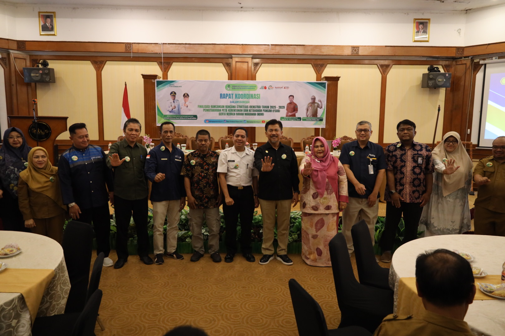 Sekkab Kukar Sunggono membuka rakor ketahanan pangan.  &nbsp;