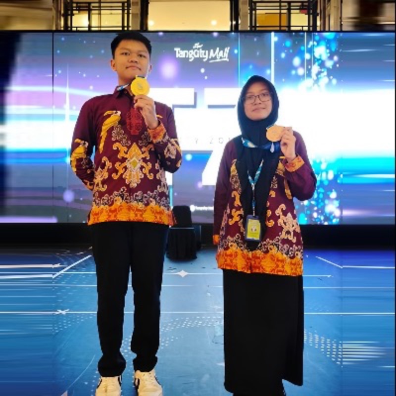 Pelajar MAN IC Paser, Muhammad Agha Juan Syathira dan Alya Syifa Nazifa Rahmah, meraih prestasi di Olimpiade Madrasah Indonesia 2025.