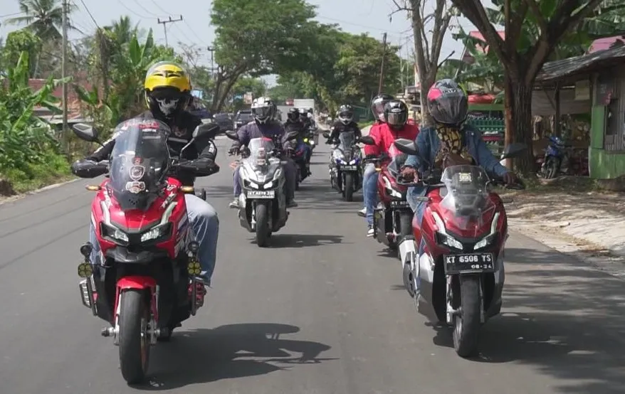 FOKUS: Selama berkendara, pengemudi diimbau menjaga konsentrasi penuh dan menghindari distraksi untuk memastikan waktu tempuh efisien dan mengurangi risiko insiden.&nbsp;