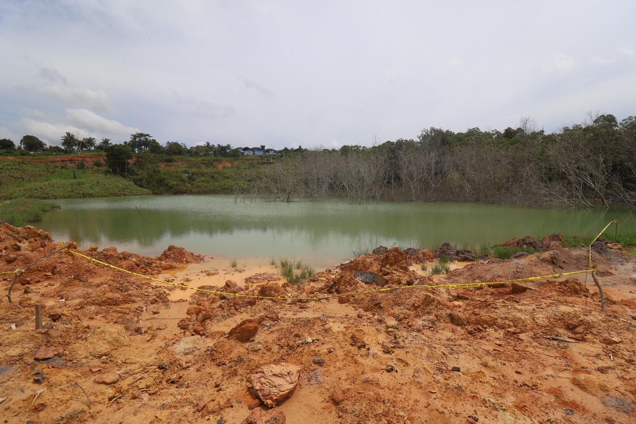TKP: Lokasi kubangan RT 37 Kelurahan Graha Indah membuat enam anak tenggelam dan meninggal dunia, Senin (17/11).