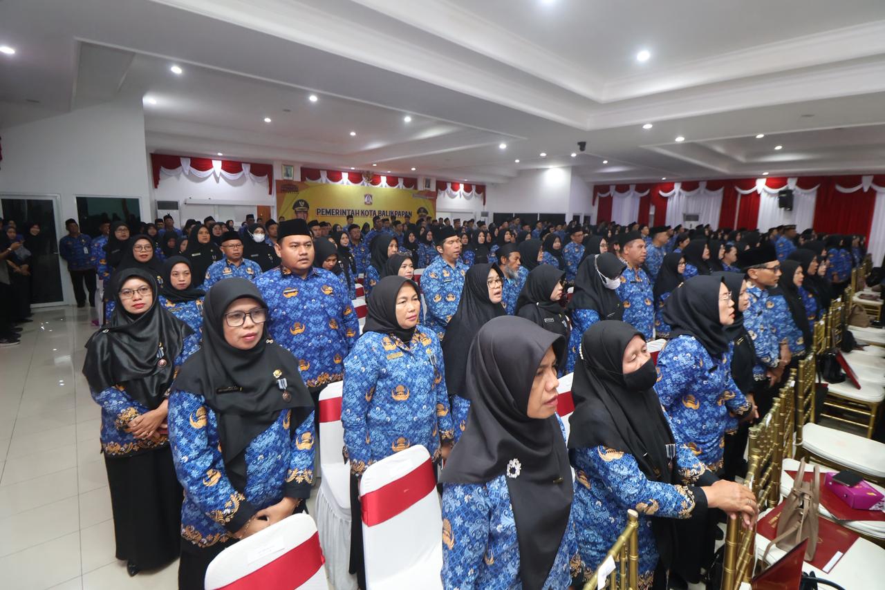 PNS berkumpul di Aula Balai Kota Balikpapan.  &nbsp;